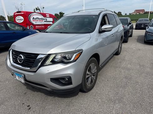 Used 2018 Nissan Pathfinder SV AWD/4WD image 1