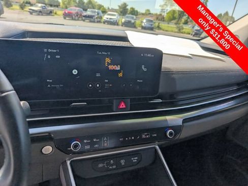 Used 2025 Kia Carnival FWD image 17