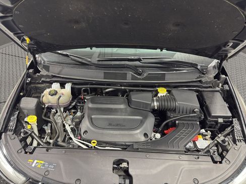 Used 2024 Chrysler Pacifica Limited w/ Trailer Tow Group image 17