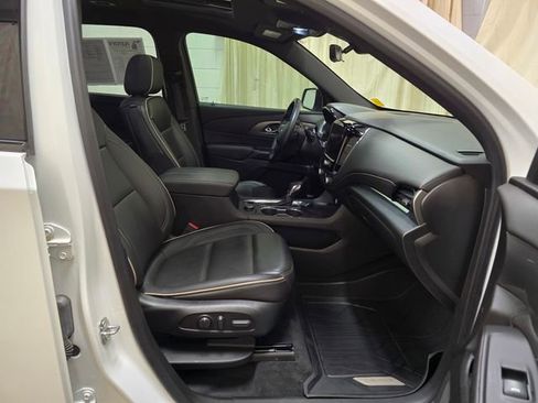 Used 2023 Chevrolet Traverse Premier w/ Redline Edition AWD/4WD image 39
