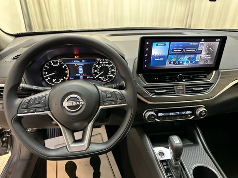 New 2025 Nissan Altima 2.5 SV image 3