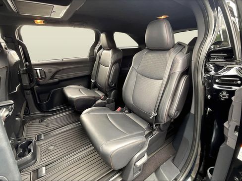 Used 2021 Toyota Sienna XSE w/ XSE Plus Package image 19