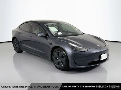 Used 2023 Tesla Model 3 Standard Range RWD image 3