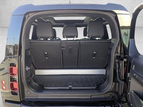 Used 2023 Land Rover Defender 90 X-Dynamic SE image 6