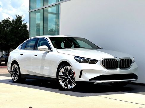 New 2026 BMW 530i w/ Premium Package RWD image 1