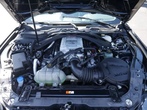 Used 2022 Ford Mustang Shelby GT500 w/ Carbon Fiber Track Pack RWD image 2