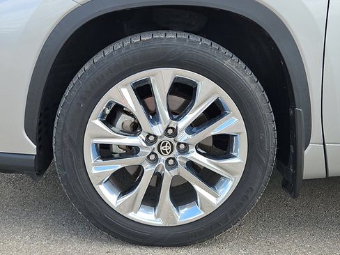 Used 2020 Toyota Highlander Limited FWD image 26
