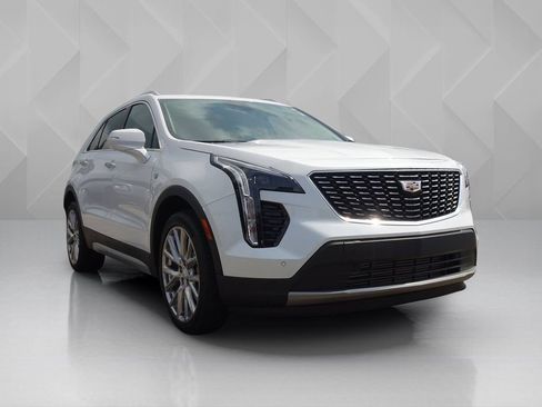 Certified 2023 Cadillac XT4 Premium Luxury w/ Driver Assist Package AWD/4WD image 6
