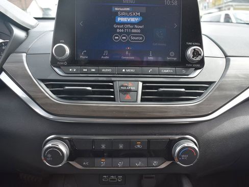 Used 2025 Nissan Altima 2.5 SV image 18