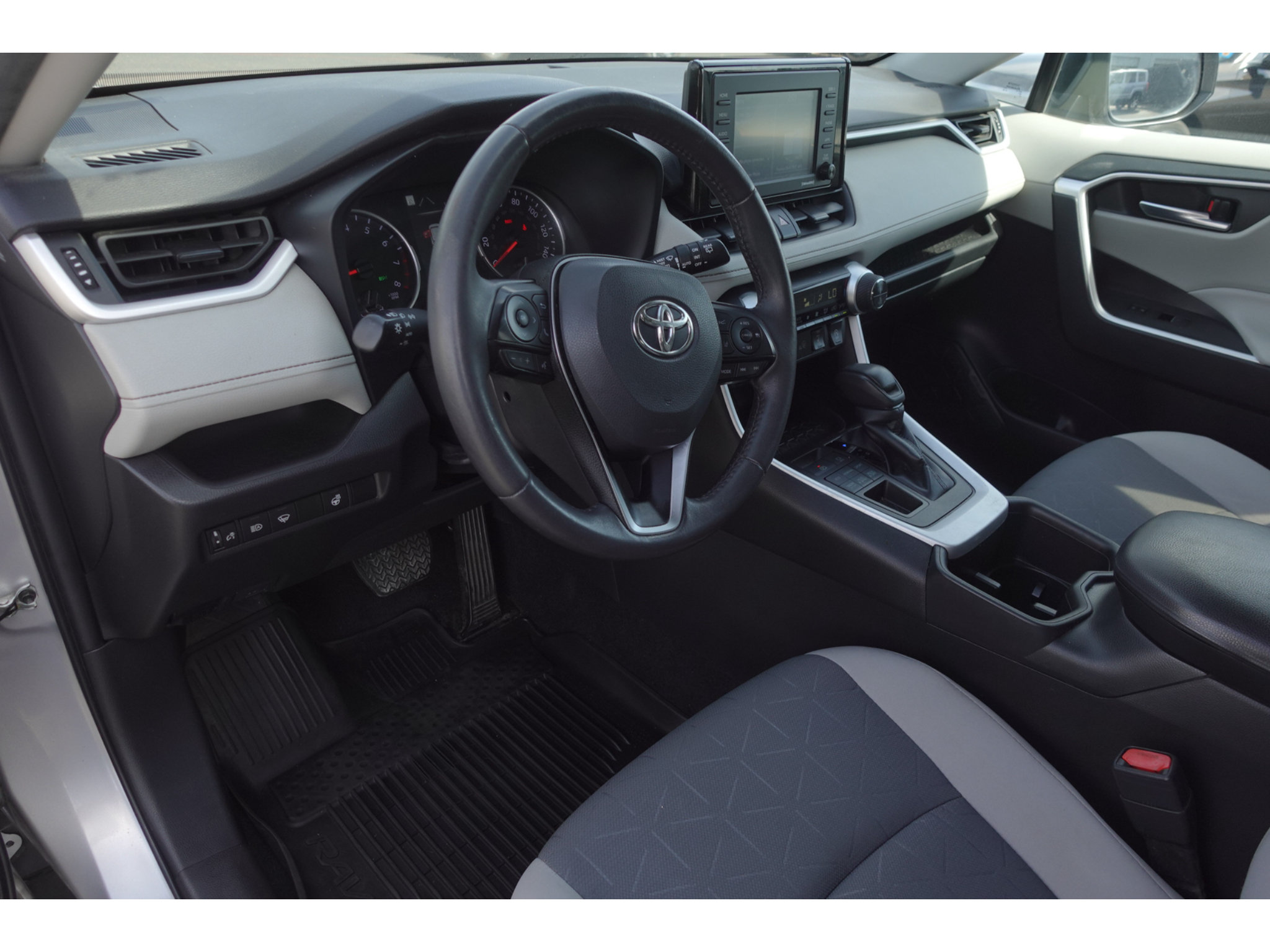 Certified 2022 Toyota RAV4 XLE w/ XLE Grade Weather Package AWD/4WD image 9