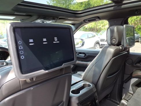 Used 2025 GMC Yukon XL AT4 Ultimate w/ LPO, Floor Liner Package AWD/4WD image 15