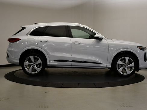 Used 2025 Audi Q5 Premium Plus w/ Premium Plus AWD/4WD image 6