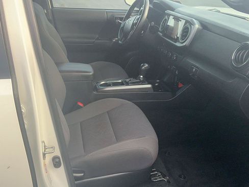Used 2019 Toyota Tacoma TRD Sport AWD/4WD image 27
