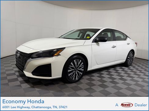 Used 2025 Nissan Altima 2.5 SV FWD image 1