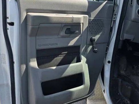 Used 2011 Ford E-450 and Econoline 450 Super Duty w/ Shuttle Bus Prep Pkg image 10