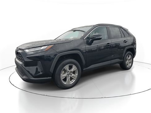 Certified 2022 Toyota RAV4 XLE image 3