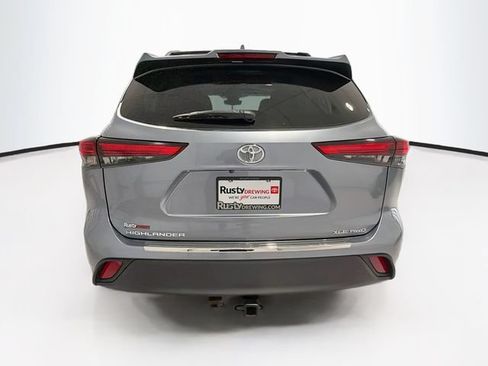 Certified 2020 Toyota Highlander XLE w/ Protection Package #3 AWD/4WD image 5