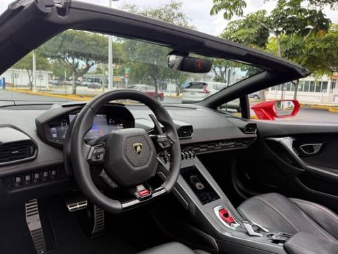Used 2021 Lamborghini Huracan EVO RWD image 11