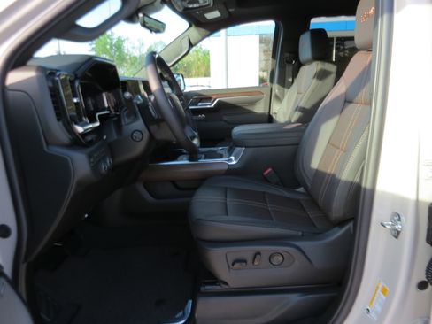 New 2026 Chevrolet Silverado 1500 High Country w/ Technology Package AWD/4WD image 17