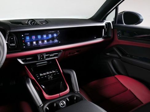 New 2026 Porsche Cayenne GTS AWD/4WD image 18