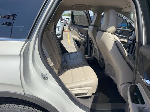 Used 2024 Lincoln Corsair FWD image 16