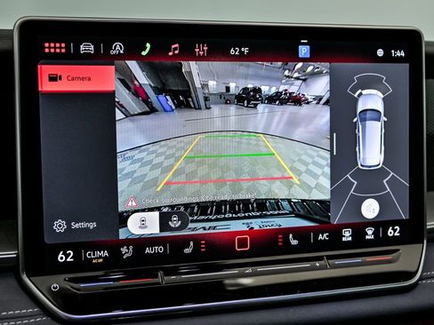 New 2026 Volkswagen Tiguan SE image 13