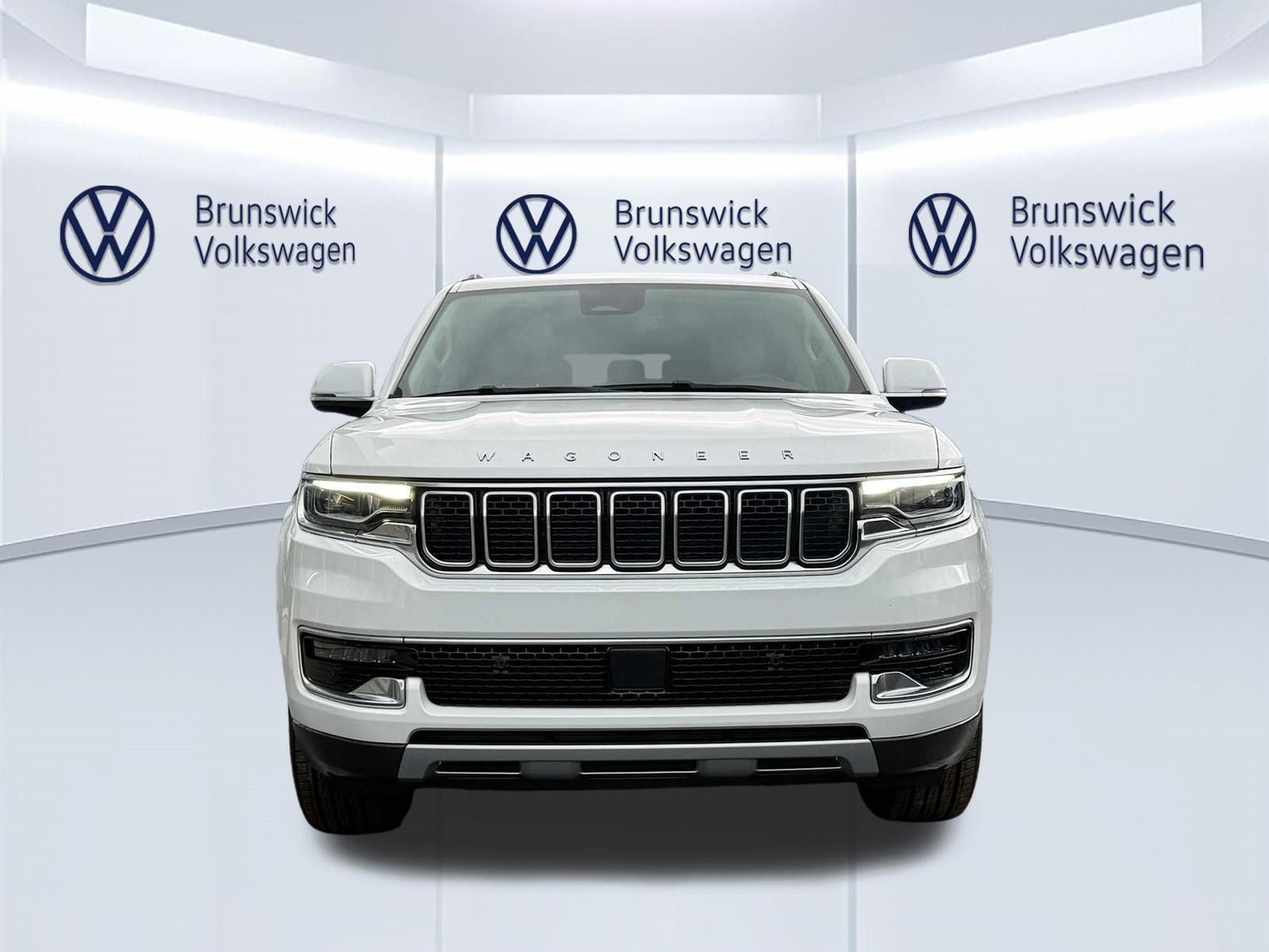 Used 2022 Jeep Wagoneer Series II AWD/4WD image 2