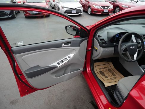 Used 2014 Hyundai Accent GS image 16