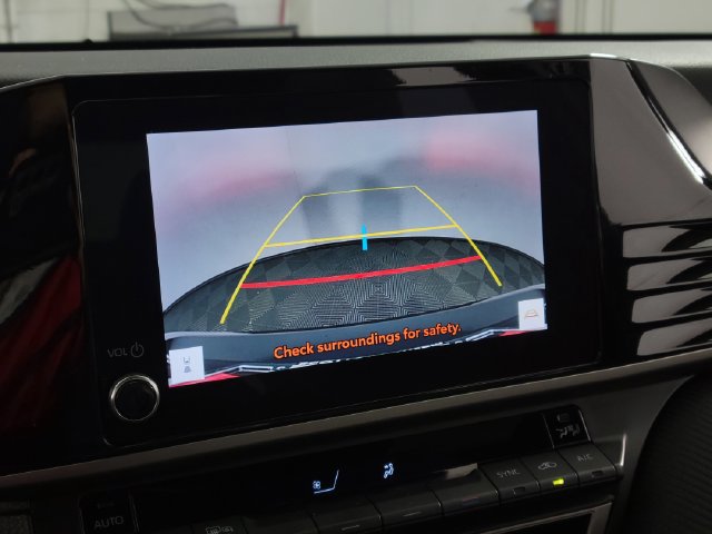 Used 2025 Toyota Camry SE w/ Convenience Package FWD image 18