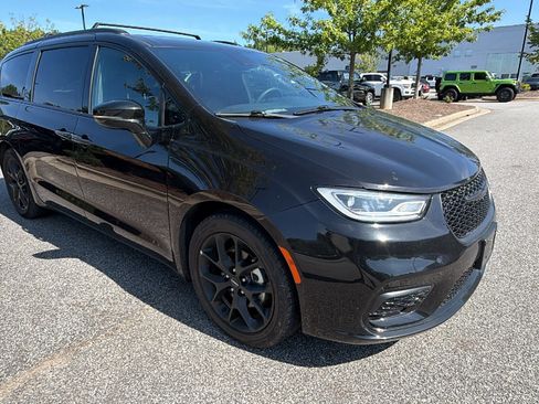 Used 2025 Chrysler Pacifica Limited FWD image 5