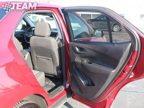 Used 2020 Chevrolet Equinox LT w/ Driver Convenience Package image 23