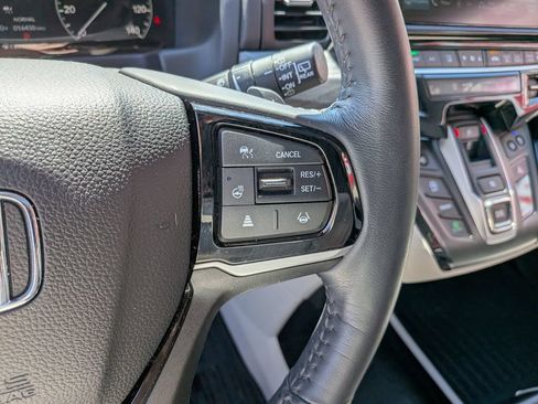 Used 2025 Honda Odyssey Elite image 16