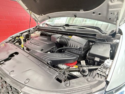 Used 2023 Chrysler Pacifica Touring-L FWD image 15