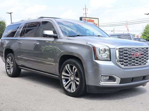 Used 2019 GMC Yukon XL Denali w/ Denali Ultimate Package AWD/4WD image 5