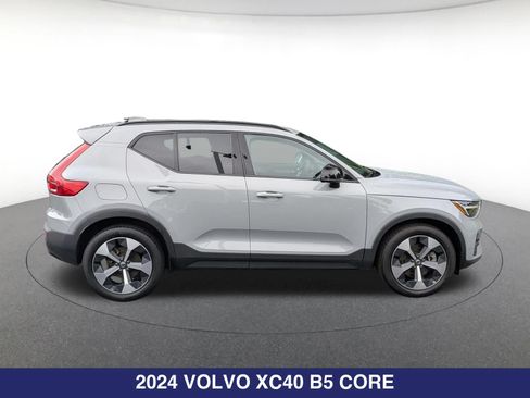 Used 2024 Volvo XC40 B5 Core AWD/4WD image 5
