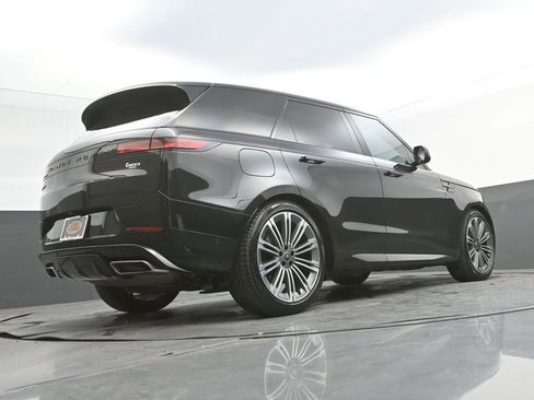 Used 2024 Land Rover Range Rover Sport Dynamic SE image 32
