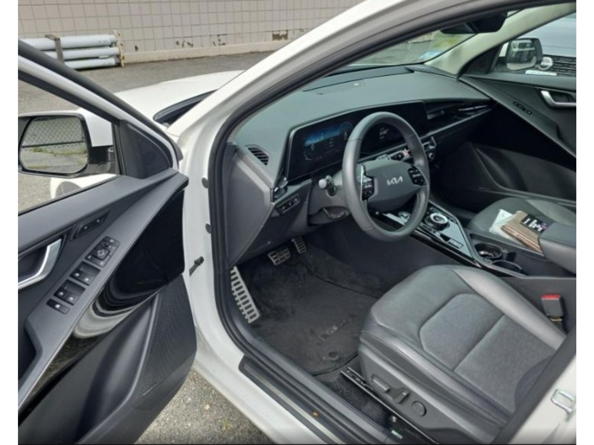 Used 2024 Kia Niro Wave w/ Wave Preserve Package FWD image 5