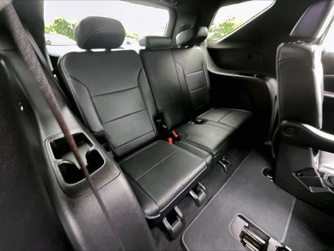 Used 2024 Chevrolet Traverse LT AWD/4WD image 16