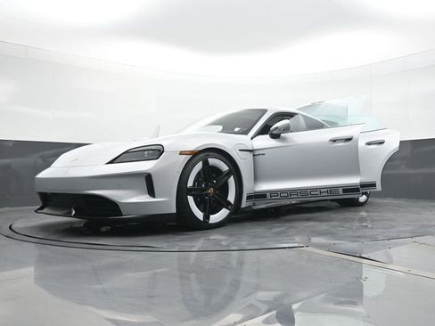 Used 2025 Porsche Taycan GTS AWD/4WD image 32