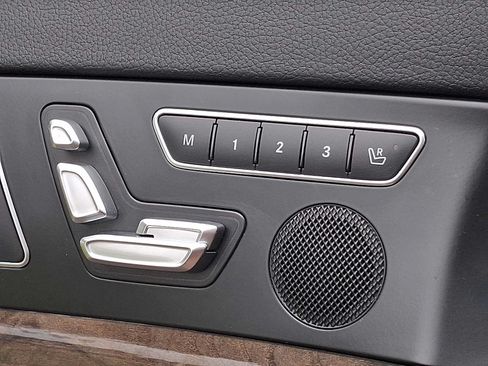 Used 2014 Mercedes-Benz SL 550 image 24