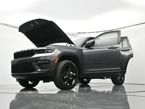 New 2025 Jeep Grand Cherokee Limited image 44