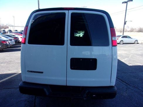 Used 2019 Chevrolet Express 2500 Extended RWD image 5