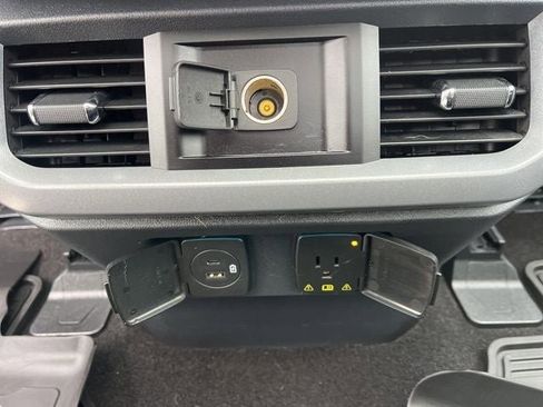 Used 2023 Ford F150 Lariat w/ Trailer Tow Package image 15