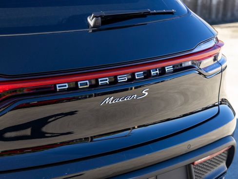 Certified 2025 Porsche Macan S AWD/4WD image 21