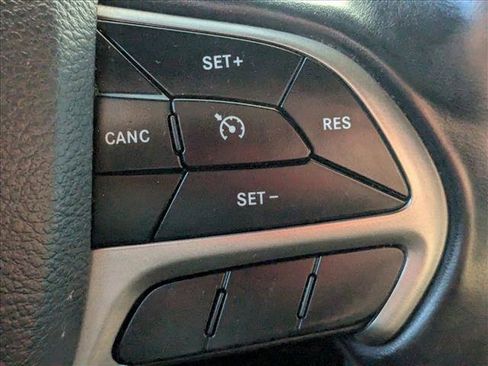 Used 2020 Jeep Grand Cherokee Laredo image 11