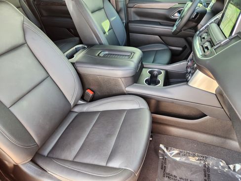 Used 2023 Chevrolet Suburban Z71 w/ Luxury Package AWD/4WD image 8