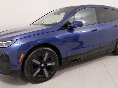 Used 2024 BMW iX xDrive50 w/ Premium Package image 3