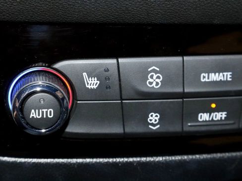 Used 2023 Buick Enclave Essence FWD image 4