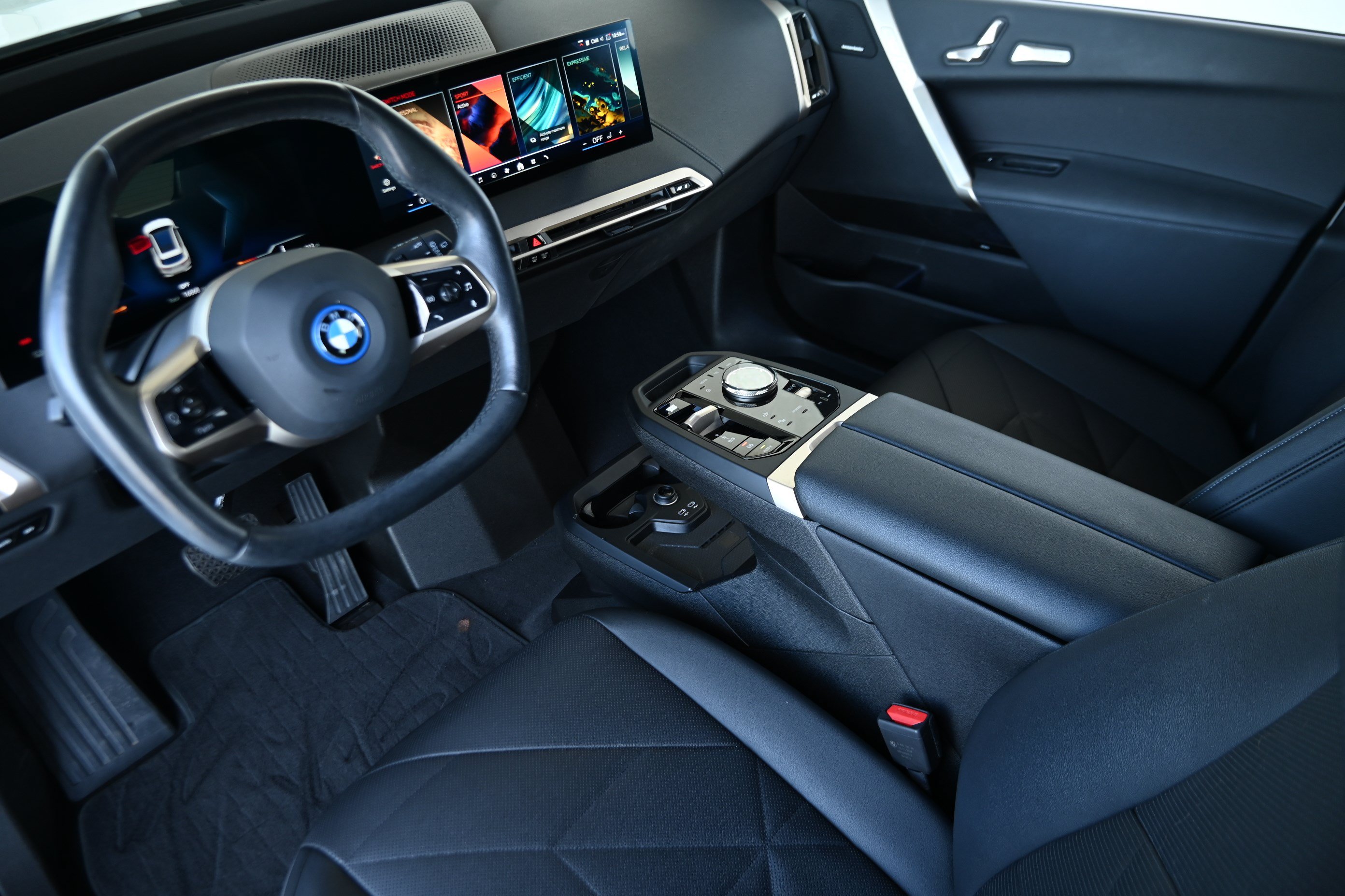Certified 2025 BMW iX xDrive50 w/ Premium Package AWD/4WD image 14