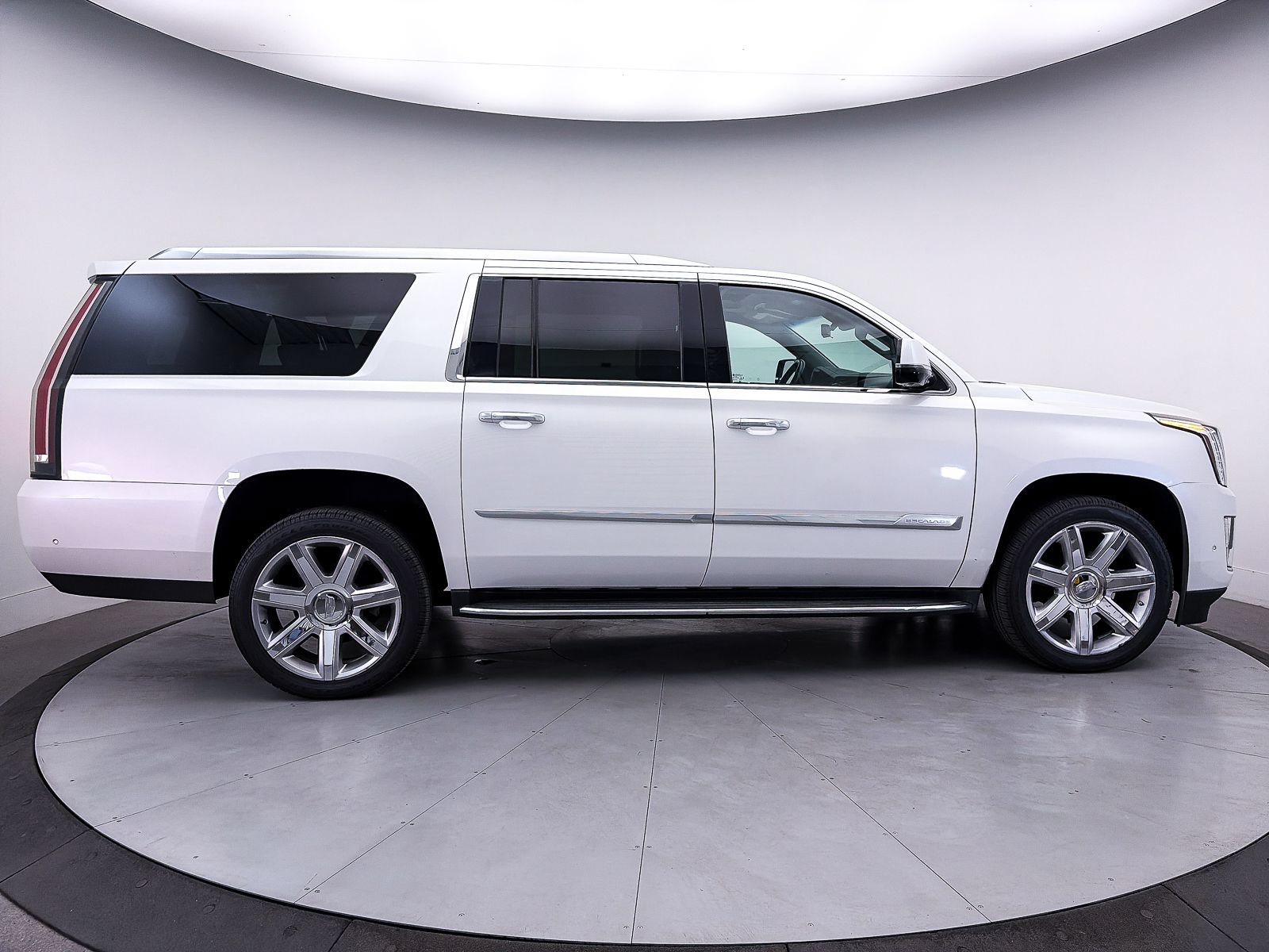 Used 2020 Cadillac Escalade ESV Luxury AWD/4WD image 34
